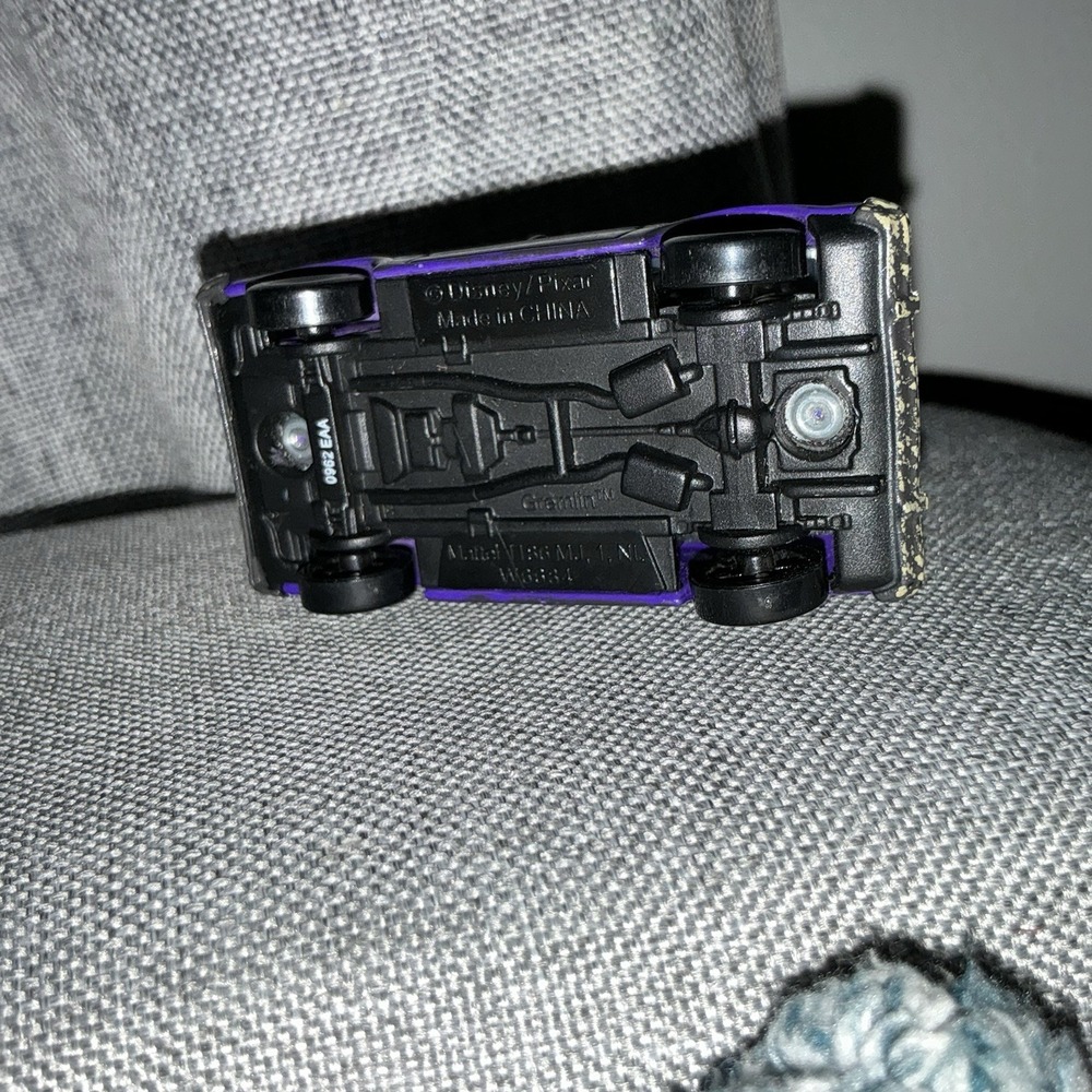 Disney Pixar Cars 2 Don Crumlin Lemons Mattel Purple - Picture 4 of 4